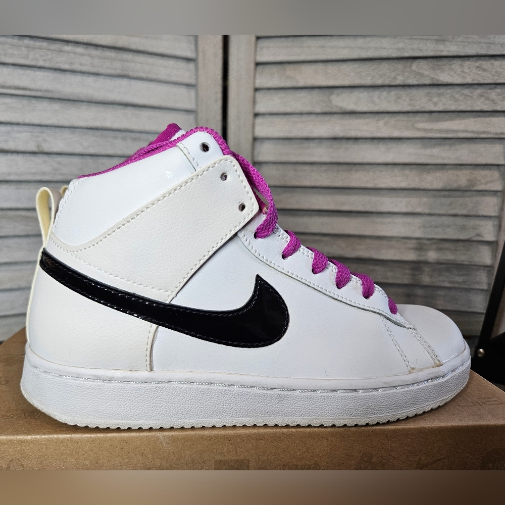 Size 3.5 Y - Nike Santa Cruise White